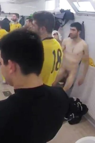 Jugador De Futbol Pillado Desnudo My Own Private Locker Room