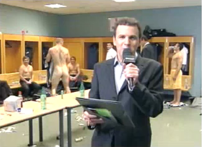 rugby player- gareth thomas- naked- in the lockerroom (6)