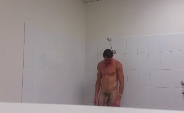 men-showers-hidden cam