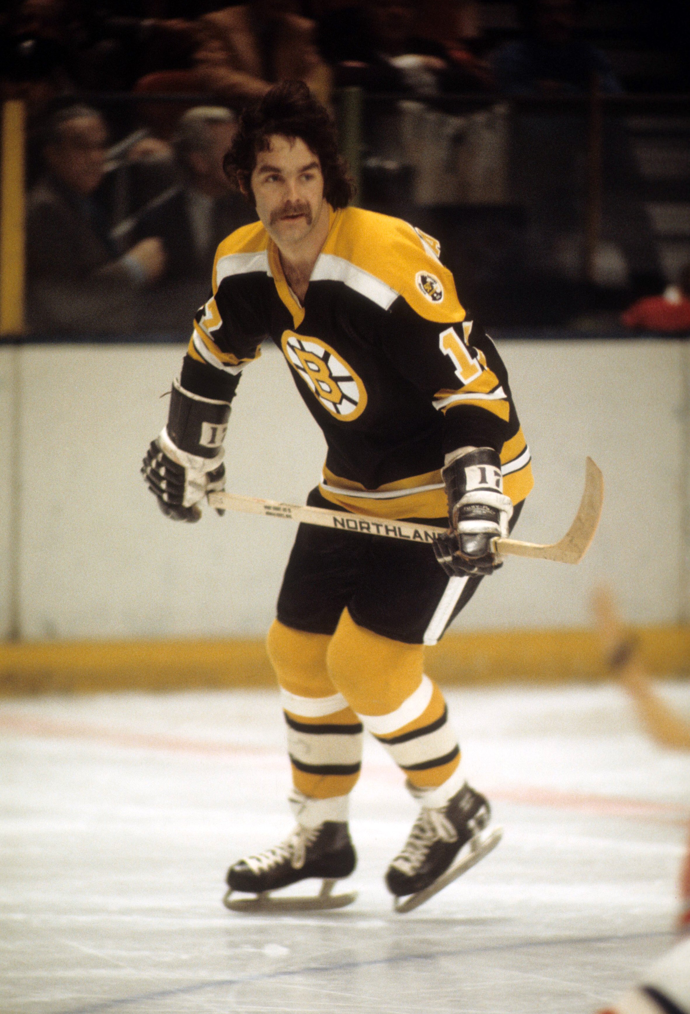 NEW YORK, NY - 1971: Derek Sanderson #17 of the Boston Bruins skates on the ice during an NHL game against the New York Rangers circa 1971 at the Madison Square Garden in New York, New York. 