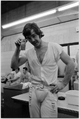 Derek-Sanderson-nude-in-the-Boston-Bruins’ locker room-in 1970
