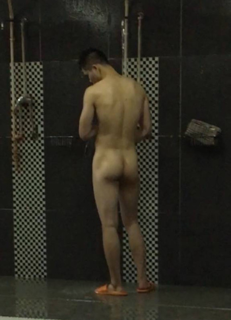 asian-guy-butt-naked