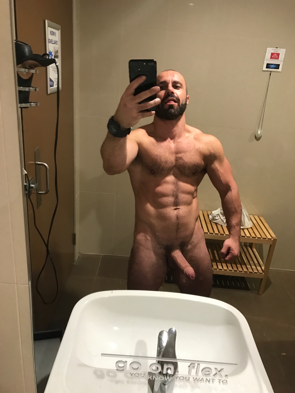muscle-daddy-naked-selfie
