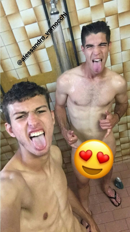 naked-soccer-player-in-showers