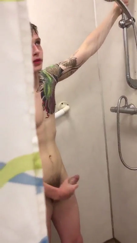 sexy-twink-wanking-in-the-showers