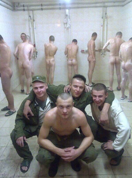 soldiers-naked-in-the-showers1