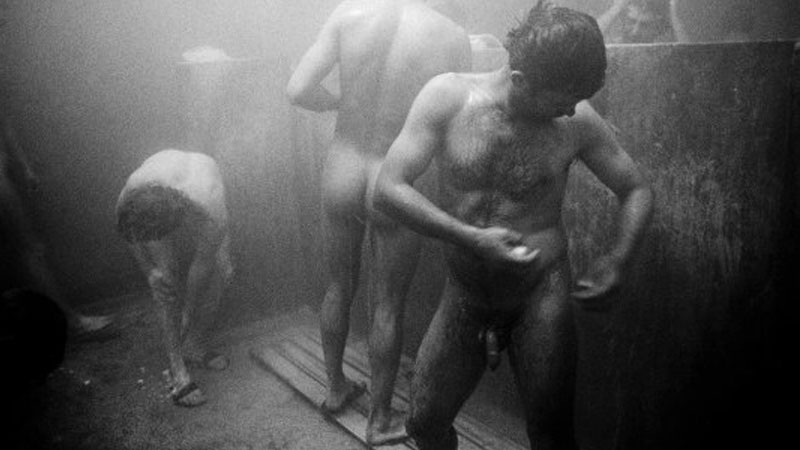 romanian-miners-naked-in-showers