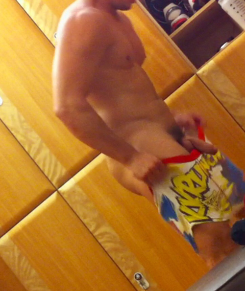 hunk-changing-in-the-locker-room-with-big-head-cock