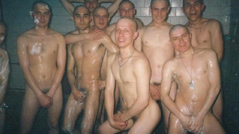 russian-soldiers-posing-nude-in-the-showers