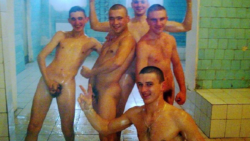 soldats-russes-nus-dans-les-douches