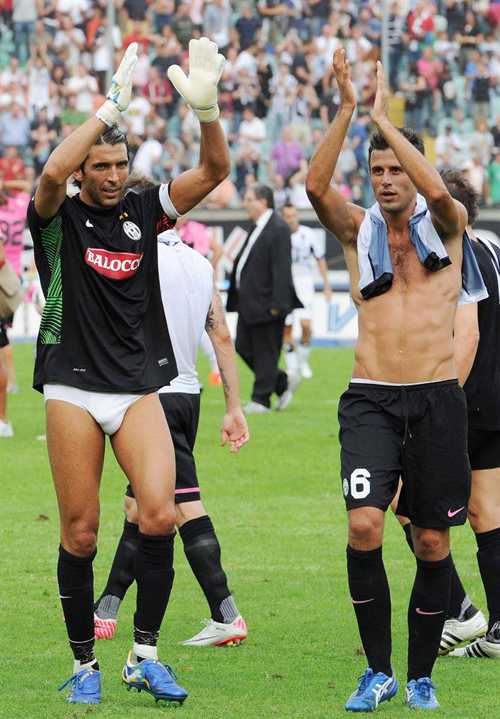 Gianluigi-Buffon-in-mutande-nudo